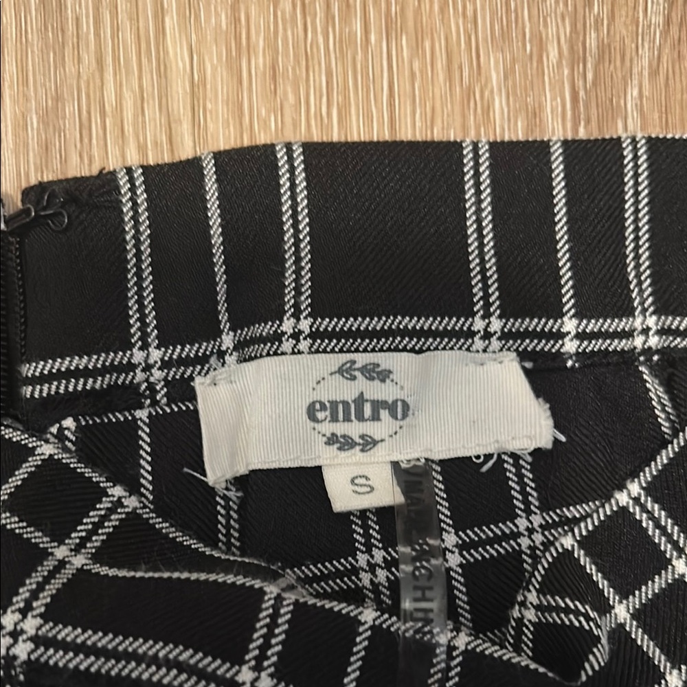 Entro Black and White Skort - Picture 2 of 6
